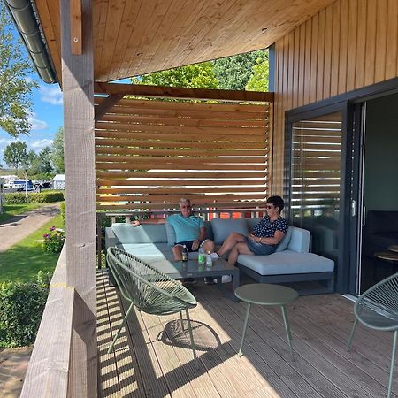 Camping Kleine Belterwijde, Wiede Lodge Met Uitzicht Over Het Water エクステリア 写真