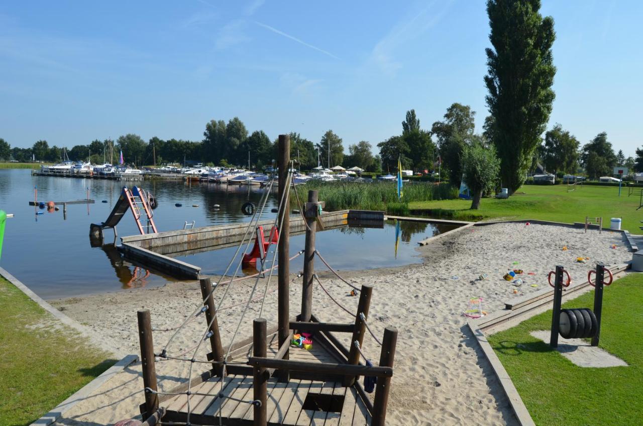Camping Kleine Belterwijde, Wiede Lodge Met Uitzicht Over Het Water エクステリア 写真