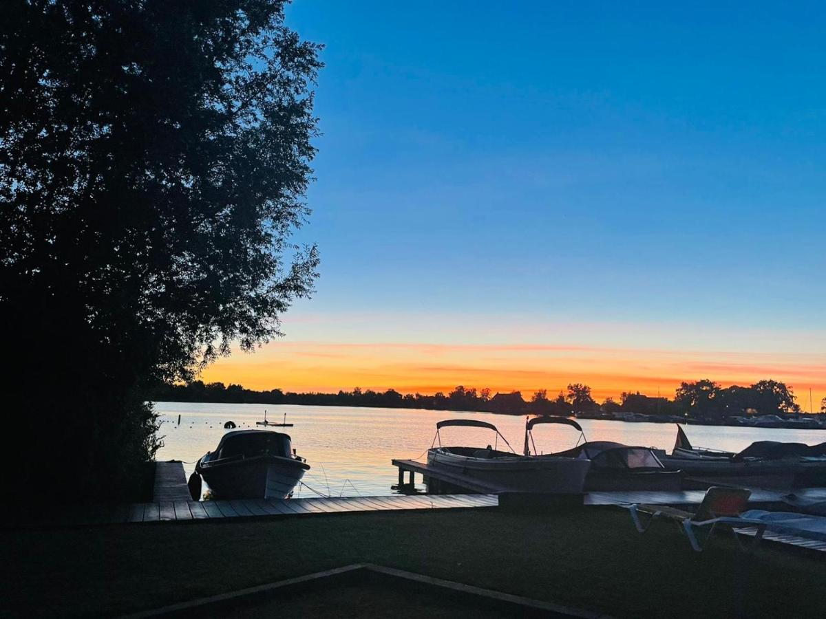 Camping Kleine Belterwijde, Wiede Lodge Met Uitzicht Over Het Water エクステリア 写真