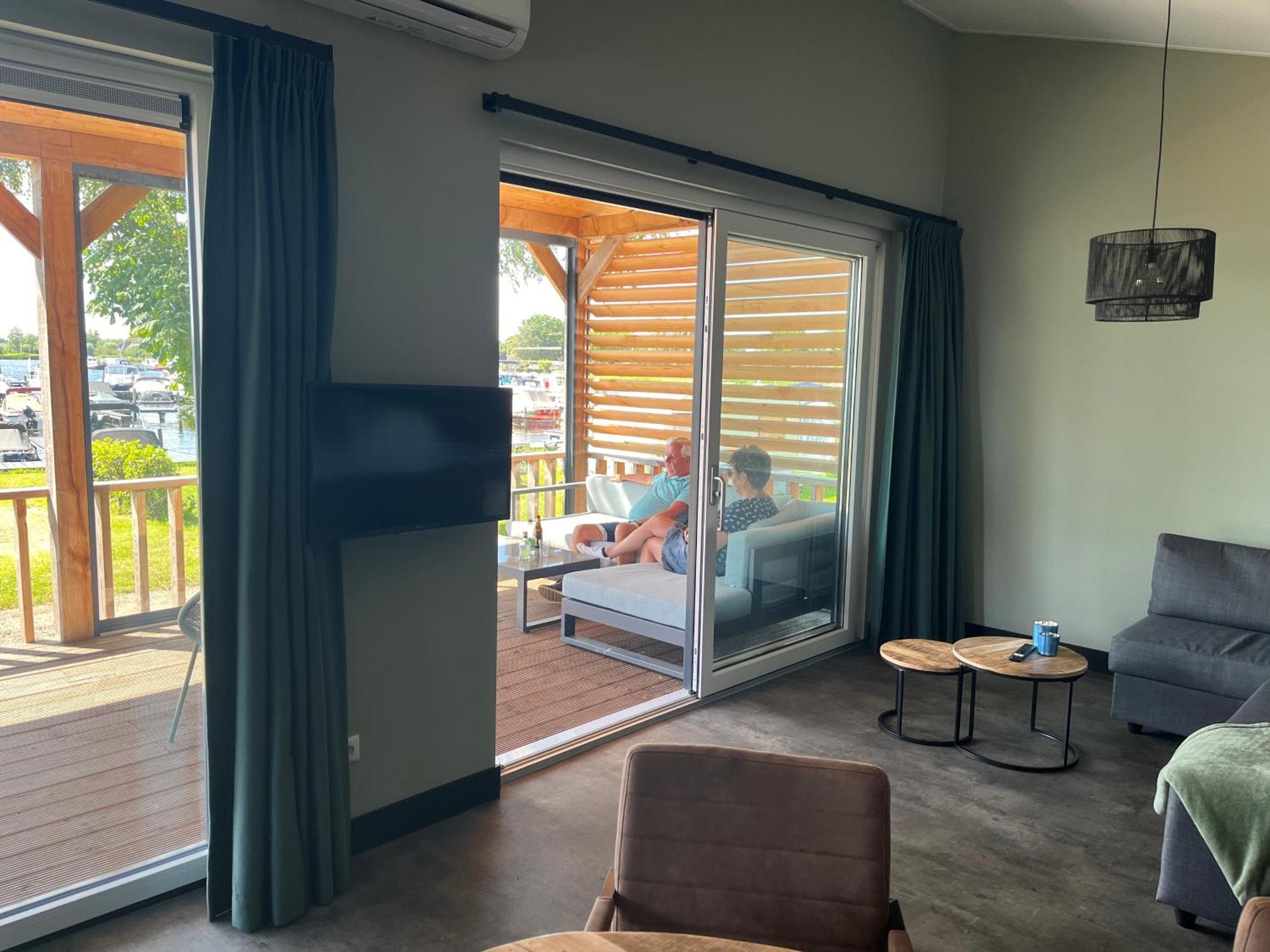 Camping Kleine Belterwijde, Wiede Lodge Met Uitzicht Over Het Water エクステリア 写真