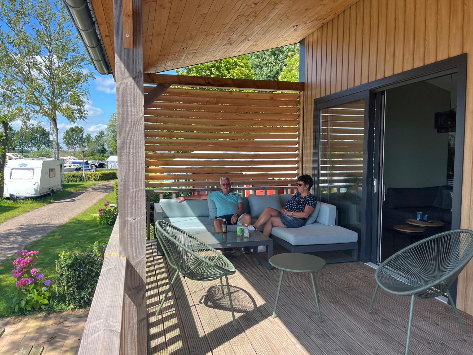 Camping Kleine Belterwijde, Wiede Lodge Met Uitzicht Over Het Water エクステリア 写真
